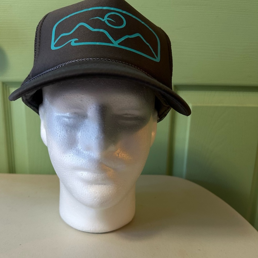 Twin Islands trucker hat